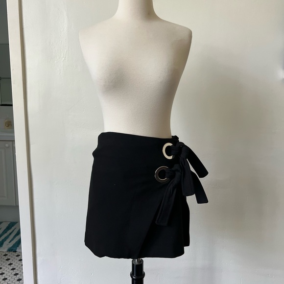 Zara Black Mini Skirt - Picture 2 of 9